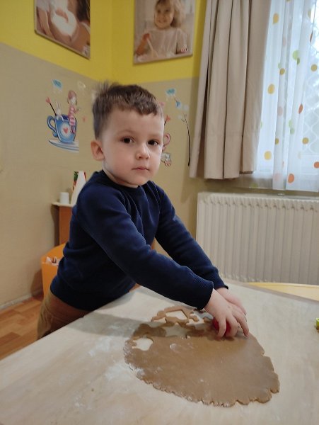 Pecieme medovniky 21.jpg