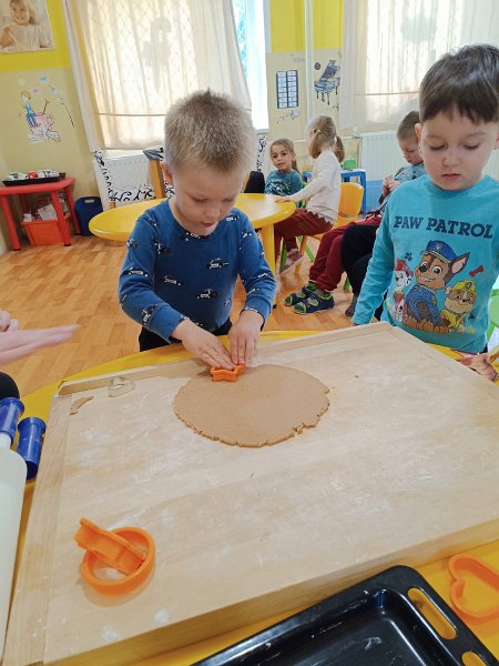 Pecenie medovnikov 33.jpg