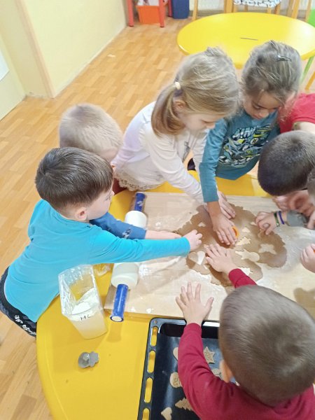 Pecenie medovnikov 36.jpg