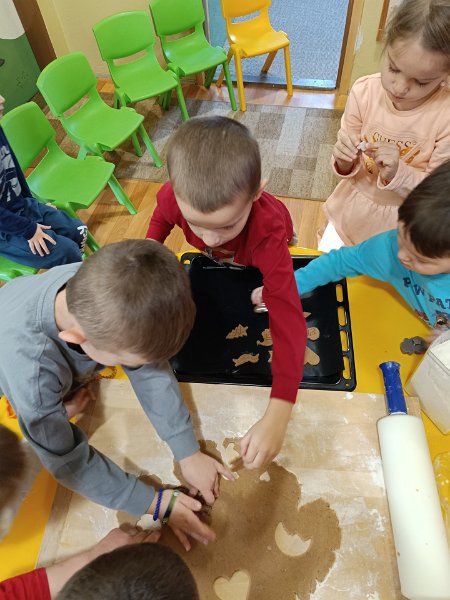 Pecenie medovnikov 38.jpg