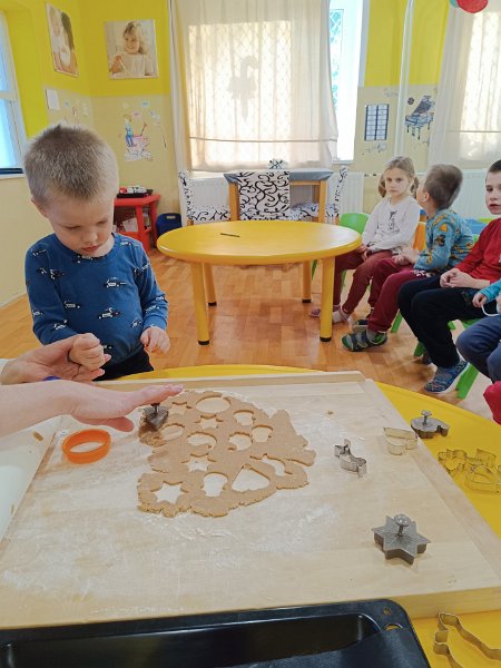 Pecenie medovnikov 44.jpg